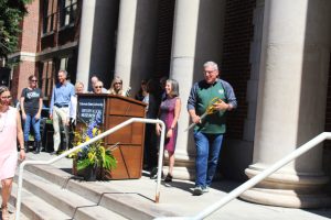 Mayor of Fort Collins Wade Troxell cutting the ribbon