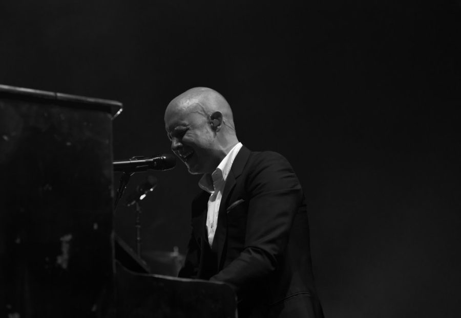 Isaac Slade plays the piano and sings
