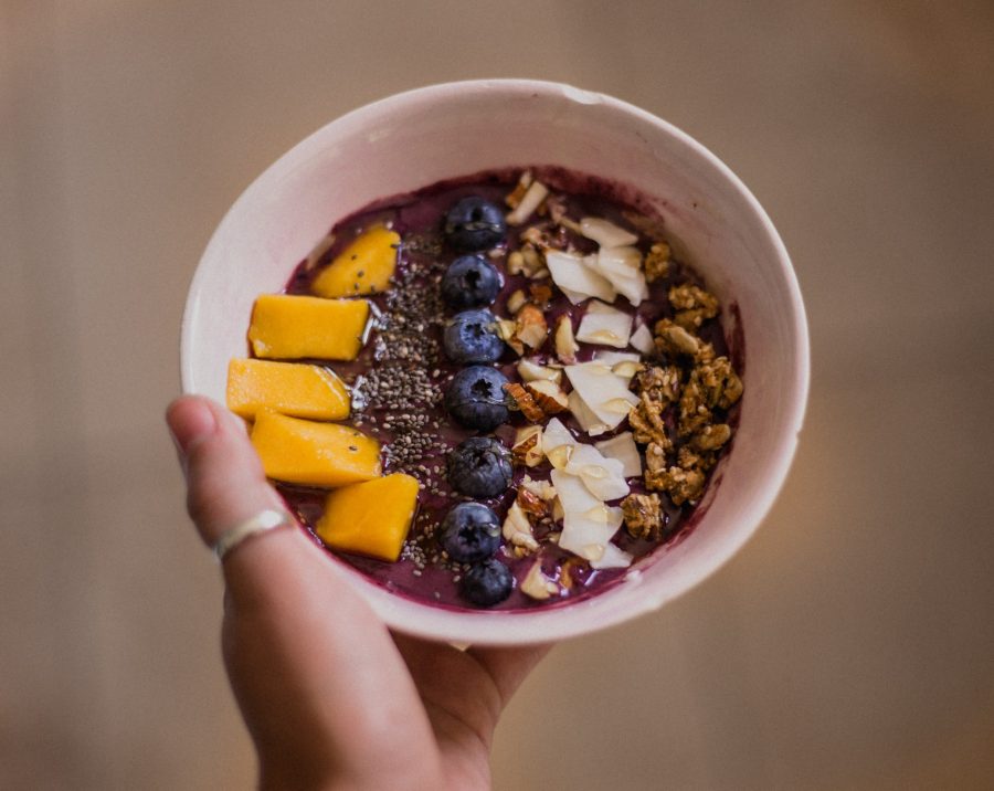 upper view of an acai bowl smoothie topped with blueberries and granola